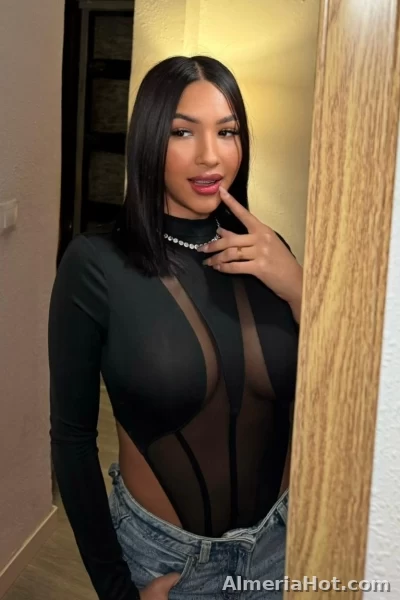 CHLOE - Compañía en Almería (No Escorts)